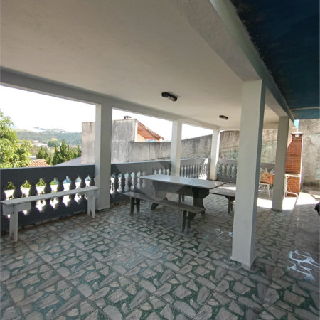 Casa à venda com 4 quartos, sendo 1 suíte, no condomínio Shangri-la, Atibaia - SP