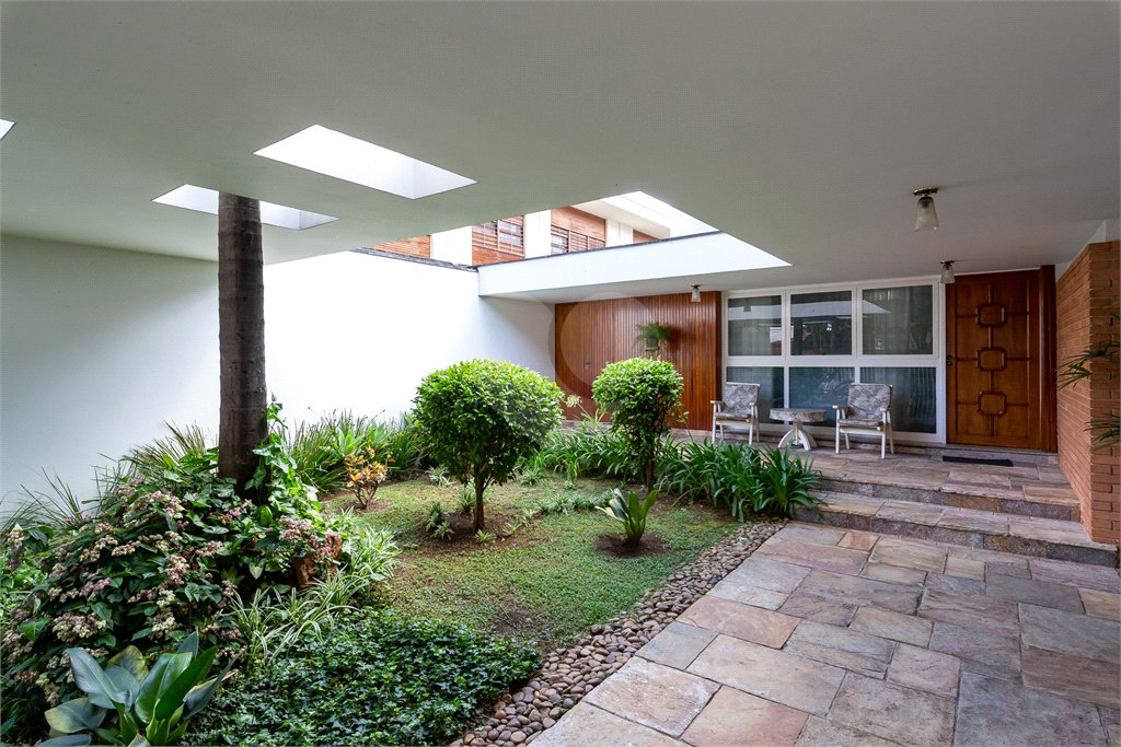Sobrado à venda com 4 quartos, sendo 2 suítes, em Brooklin Velho, São Paulo, SP