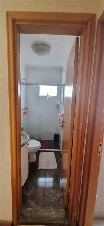 Casa à venda com 4 quartos, sendo 2 suítes,  no condomínio Casas de Windsor, São Paulo - SP