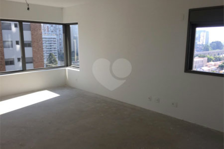 Apartamento à venda com 3 suítes em Campo Belo, São Paulo, SP