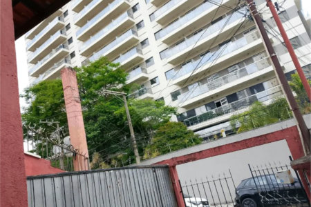 Sobrado à venda com 3 quartos, sendo 1 suíte,  em Vila Firmiano Pinto, São Paulo, SP