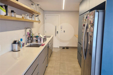Apartamento à venda com 3 suítes em Vila Suzana, São Paulo, SP