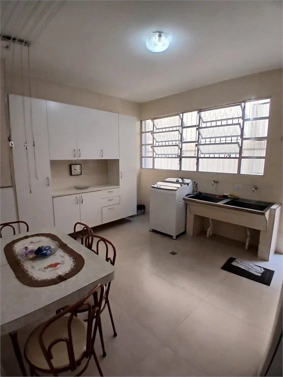 Sobrado à venda com 4 quartos, sendo 2 suítes,  em Jardim Leonor, São Paulo, SP
