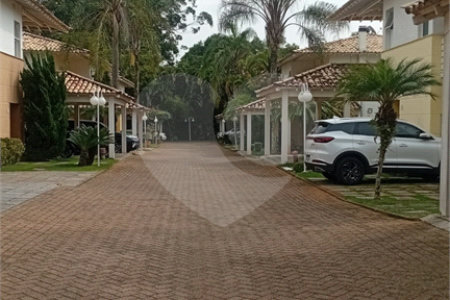 Casa à venda com 4 quartos, sendo 2 suítes, no condomínio Canamari, São Paulo - SP