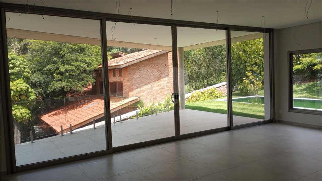 Casa à venda com 4 suítes no condomínio Estância Marambaia, Vinhedo - SP