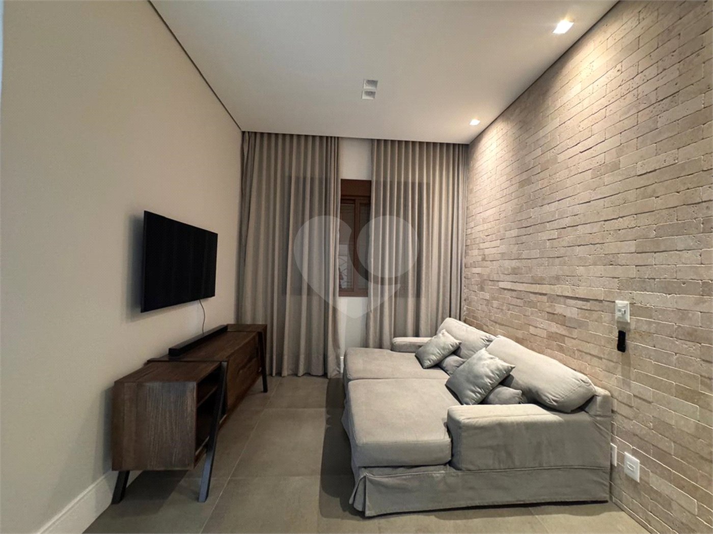 Casa à venda com 6 suítes no condomínio Vila Pinhal, Itirapina - SP