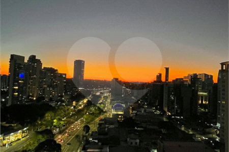 Apartamento à venda com 2 quartos, sendo 1 suíte, em Vila Olímpia, São Paulo, SP