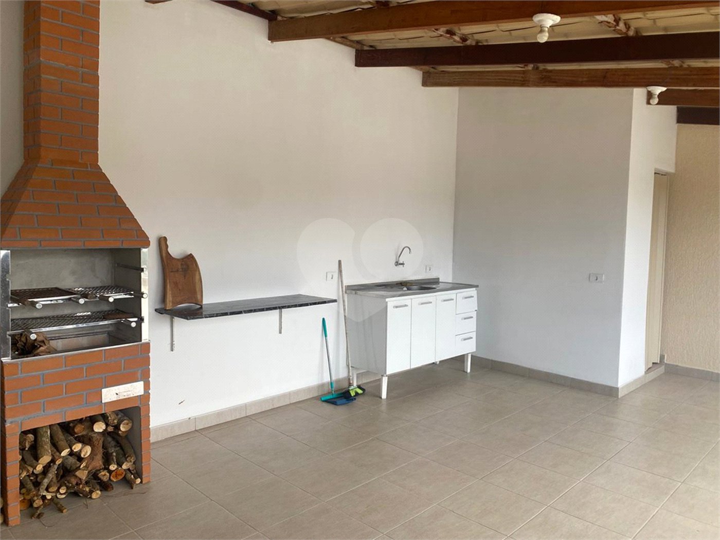 Casa à venda com 3 quartos, sendo 1 suíte, no condomínio Terras de Santa Adelia, Vargem Grande Paulista - SP