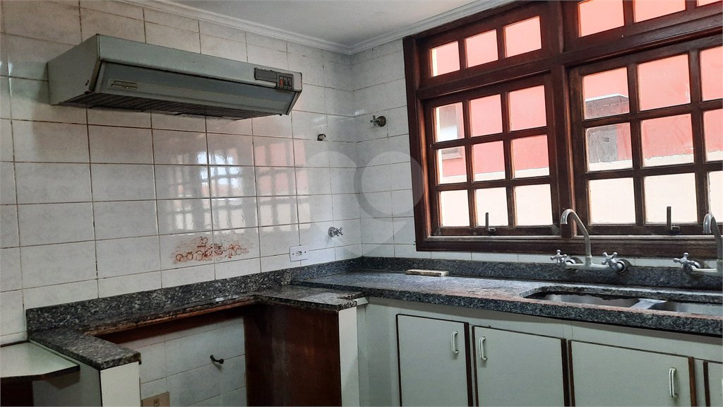 Sobrado à venda com 4 quartos, sendo 3 suítes,  em Interlagos, São Paulo, SP