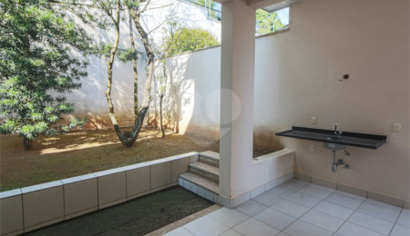 Casa à venda com 4 quartos, sendo 2 suítes,  no condomínio Bristol Village, São Paulo - SP