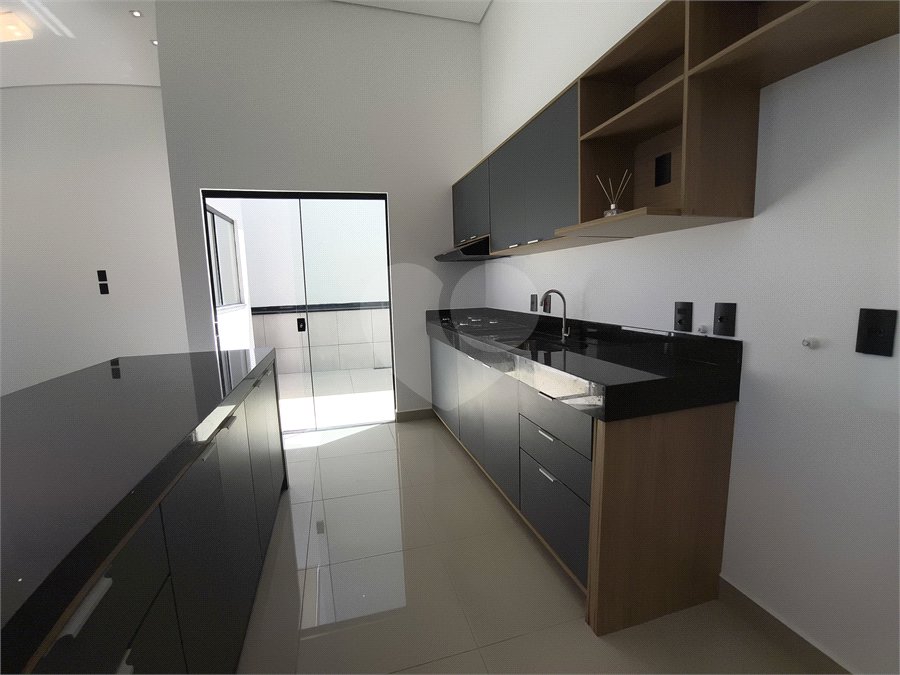 Casa à venda ou para alugar com 3 quartos, sendo 1 suíte, no condomínio Condomíno Helena Maria, Sorocaba - SP