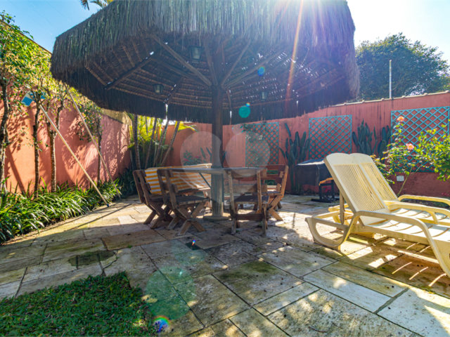 Casa à venda com 3 quartos, sendo 2 suítes,  em Interlagos, São Paulo, SP