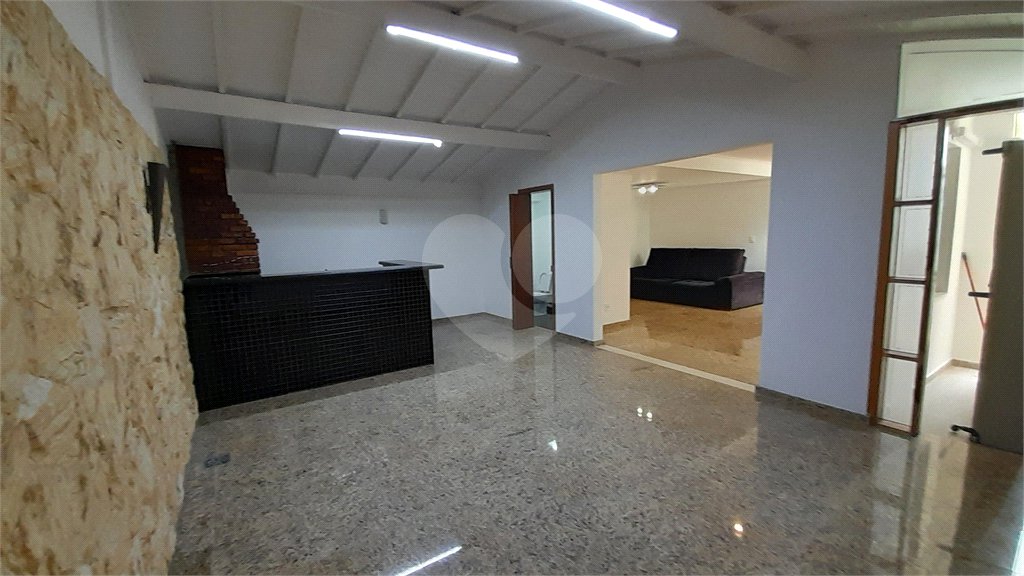 Casa à venda com 3 quartos, sendo 1 suíte, no condomínio Residencial Jardins, São Bernardo do Campo - SP