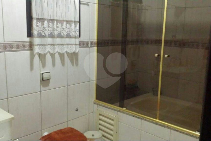 Casa à venda com 3 quartos, sendo 1 suíte, no condomínio Jardim das Pedras, São Paulo - SP