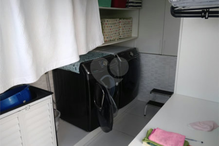 Sobrado à venda com 3 quartos, sendo 1 suíte,  em Vila Oliveira, Mogi das Cruzes, SP