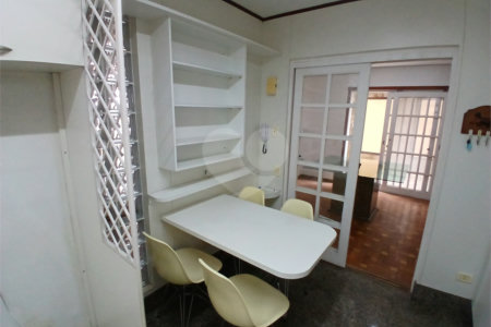 Casa à venda ou para alugar com 3 quartos, sendo 2 suítes, no condomínio Chácara das Rosas, São Paulo - SP