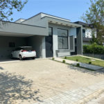 Casa à venda com 3 suítes no condomínio Shambala II, Atibaia - SP