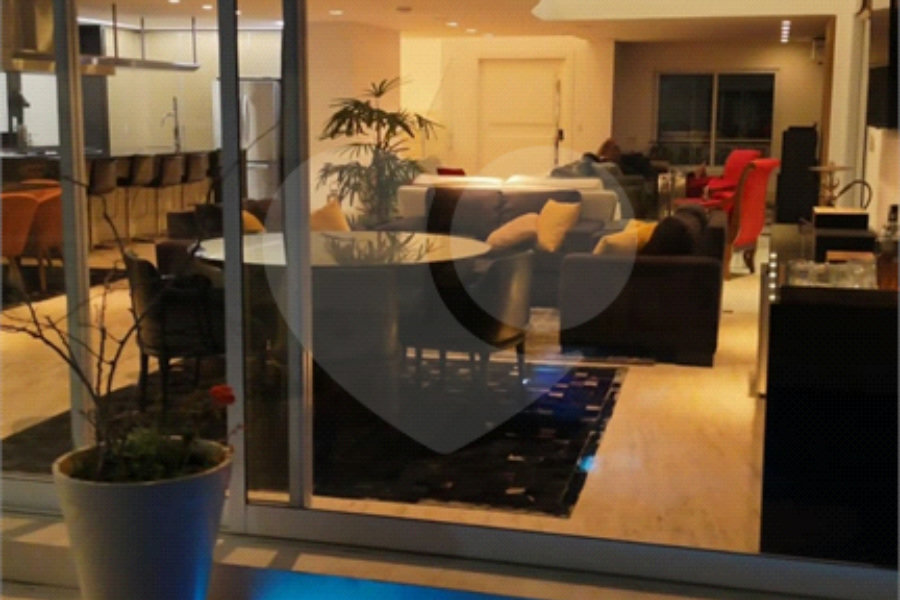 Casa à venda com 4 suítes no condomínio Villaggio Houda, São Paulo - SP