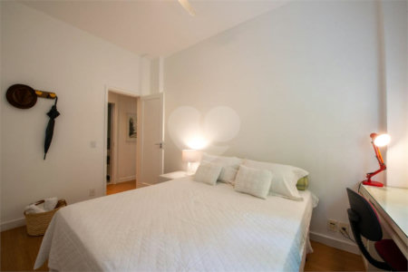 Apartamento à venda com 3 quartos, sendo 1 suíte, em Leme, Rio de Janeiro, RJ