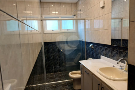 Sobrado à venda com 5 suítes no Centro, Vinhedo, SP