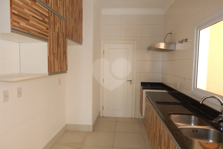 Casa à venda com 3 suítes no condomínio Recanto dos Paturis, Vinhedo - SP