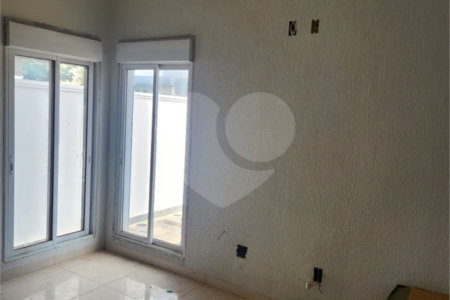 Casa à venda com 3 quartos, sendo 2 suítes, no condomínio Sollares, Araraquara - SP