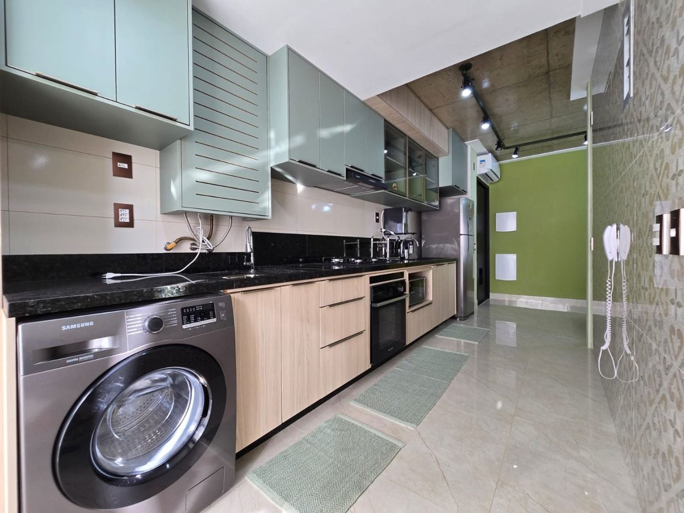 Apartamento com 2 dormitórios à venda, 74 m² por R$ 1.010.000,00 - Embaré - Santos/SP