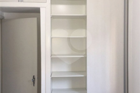 Casa à venda com 6 quartos, sendo 3 suítes, em Parque Jabaquara, São Paulo, SP