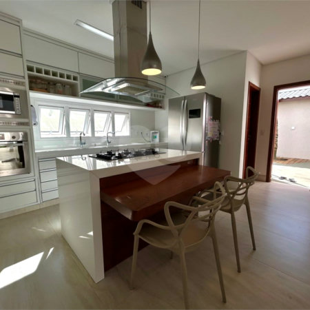 Casa à venda com 5 quartos, sendo 1 suíte, em Orla Norte, Porto Seguro, BA
