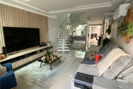 Casa à venda com 4 quartos, sendo 2 suítes, no condomínio Golden Village, Rio de Janeiro - RJ
