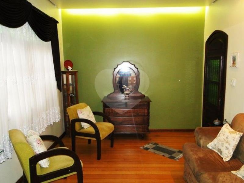 Sobrado à venda com 8 quartos, sendo 2 suítes,  em Santana, São Paulo, SP