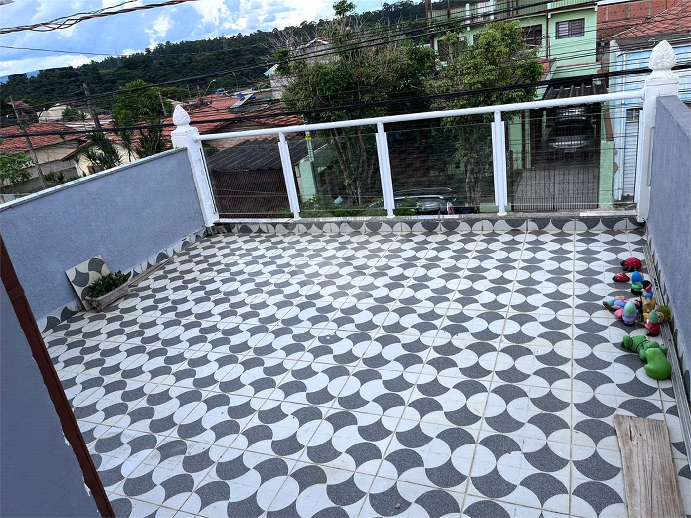 Sobrado à venda com 5 quartos, sendo 2 suítes,  em Jardim da Granja, São José dos Campos, SP