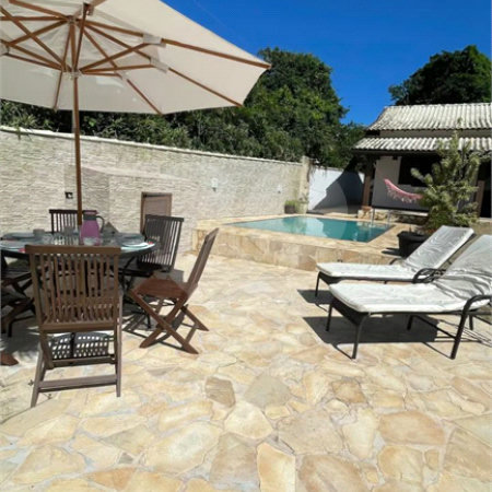Casa à venda com 4 quartos, sendo 2 suítes, em Caravelas, Armação dos Búzios, RJ