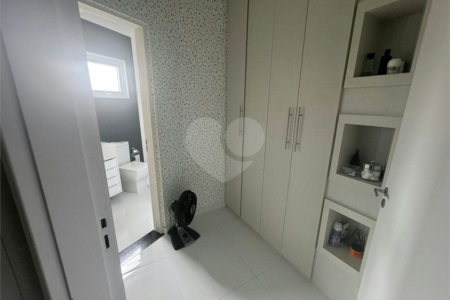 Sobrado à venda com 5 quartos, sendo 3 suítes, em Vila Nivi, São Paulo, SP