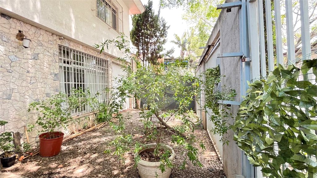 Sobrado à venda com 4 quartos, sendo 1 suíte, em Brooklin, São Paulo, SP