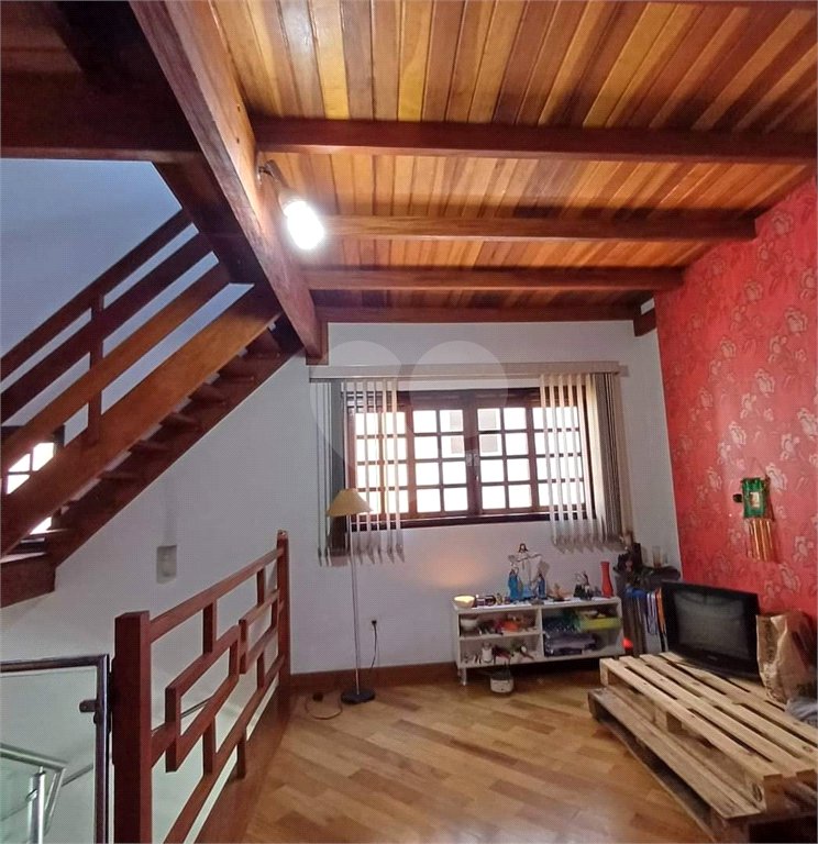 Sobrado à venda com 3 quartos, sendo 2 suítes,  em Jardim Marica, Mogi das Cruzes, SP