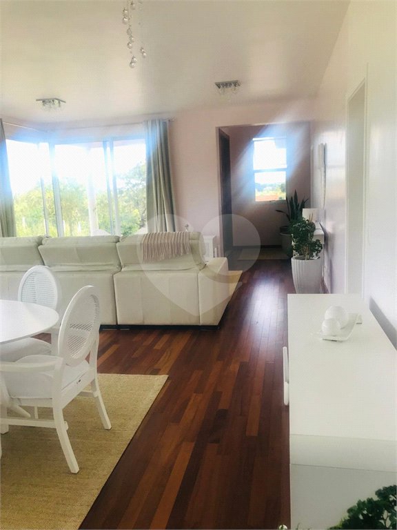 Casa à venda com 3 quartos, sendo 1 suíte, no condomínio Residencial Patrimônio do Carmo, São Roque - SP