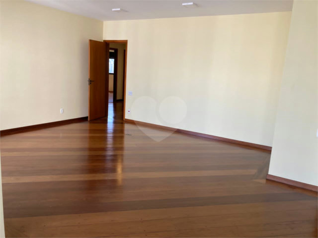Apartamento para alugar com 3 quartos, sendo 1 suíte,  em Brooklin, São Paulo, SP