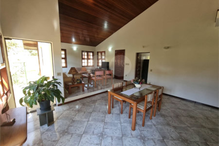 Casa à venda com 4 quartos, sendo 2 suítes, em Bosque, Vinhedo, SP