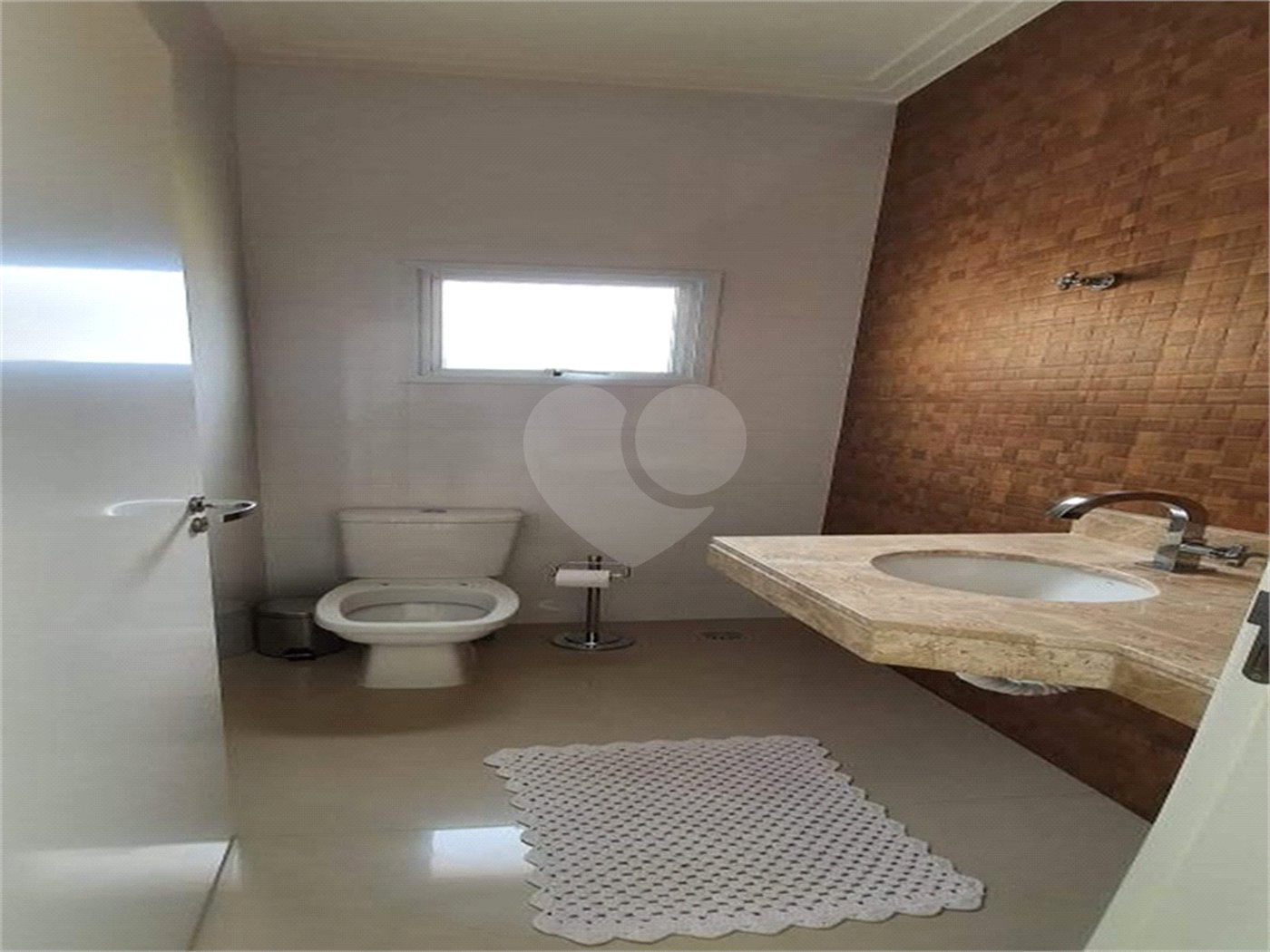 Casa à venda com 3 quartos, sendo 1 suíte, em Vila Santa Rosália, São Roque, SP