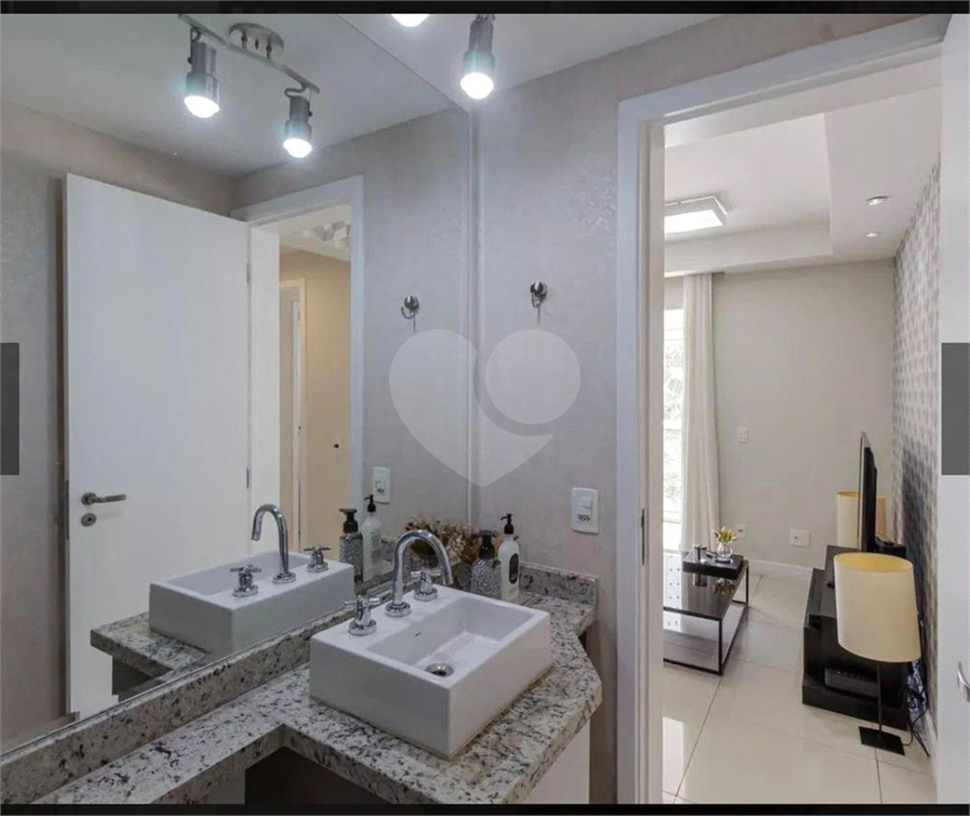Apartamento à venda com 2 quartos, sendo 1 suíte,  em Vila Andrade, São Paulo, SP