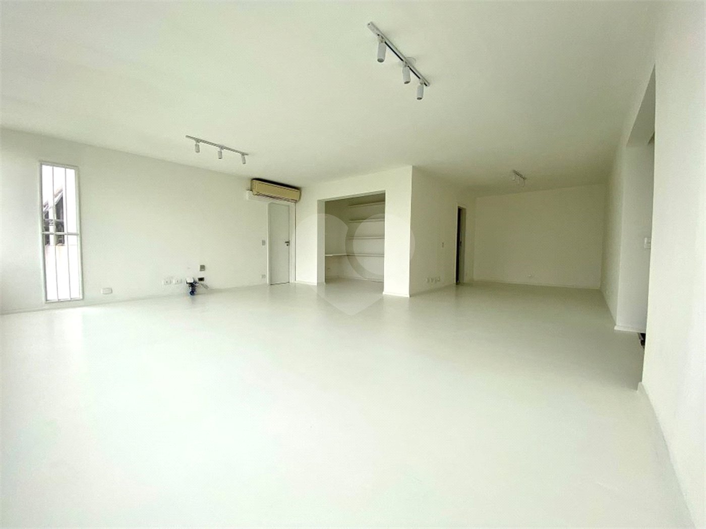 Apartamento para alugar com 3 quartos, sendo 1 suíte, em Jardim Europa, São Paulo, SP