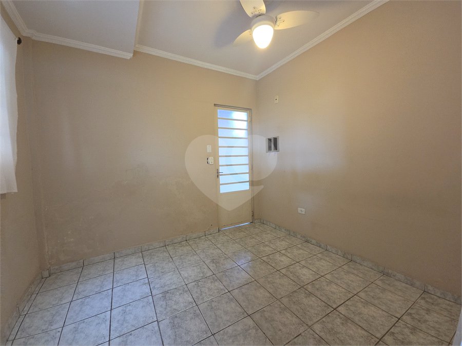 Casa à venda com 3 quartos, sendo 1 suíte, no condomínio Parque das Árvores, Sorocaba - SP