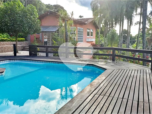 Casa à venda com 6 quartos, sendo 2 suítes,  no condomínio Associação Reserva das Hortênsias, Mairiporã - SP
