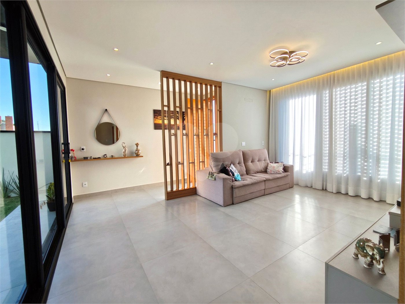 Casa à venda com 3 suítes no condomínio Villa D' Oro, Vinhedo - SP