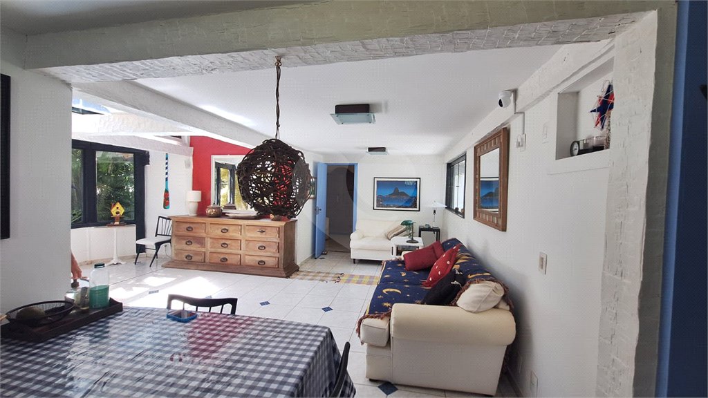 Casa à venda ou para alugar com 3 suítes em Marina, Armação dos Búzios, RJ