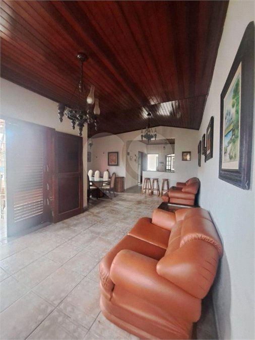 Casa à venda com 4 quartos, sendo 1 suíte, em Indaiá, Caraguatatuba, SP