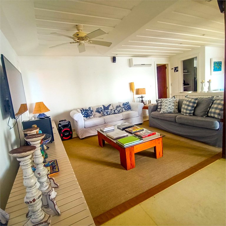 Casa à venda com 5 quartos, sendo 4 suítes, em Manguinhos, Armação dos Búzios, RJ