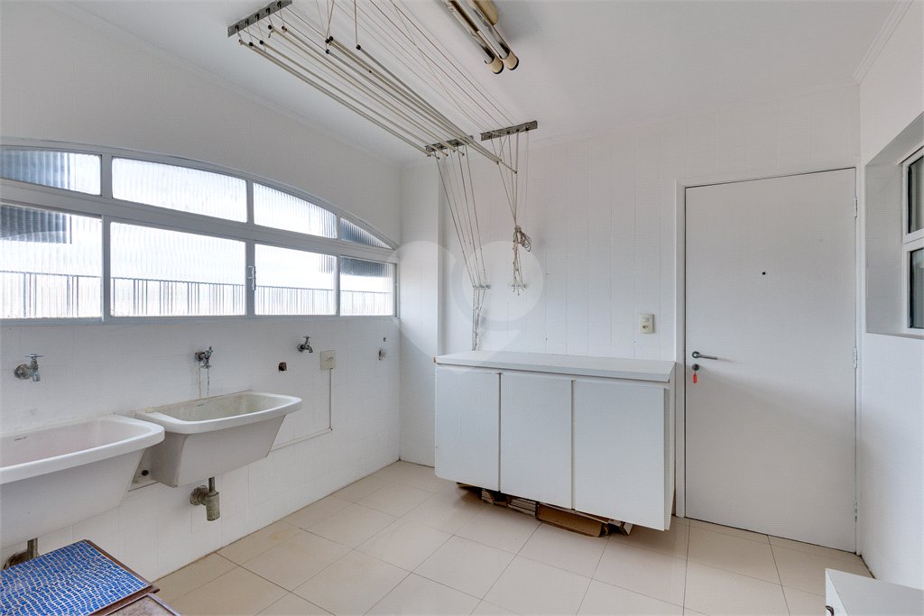 Apartamento à venda com 3 suítes em Real Parque, São Paulo, SP