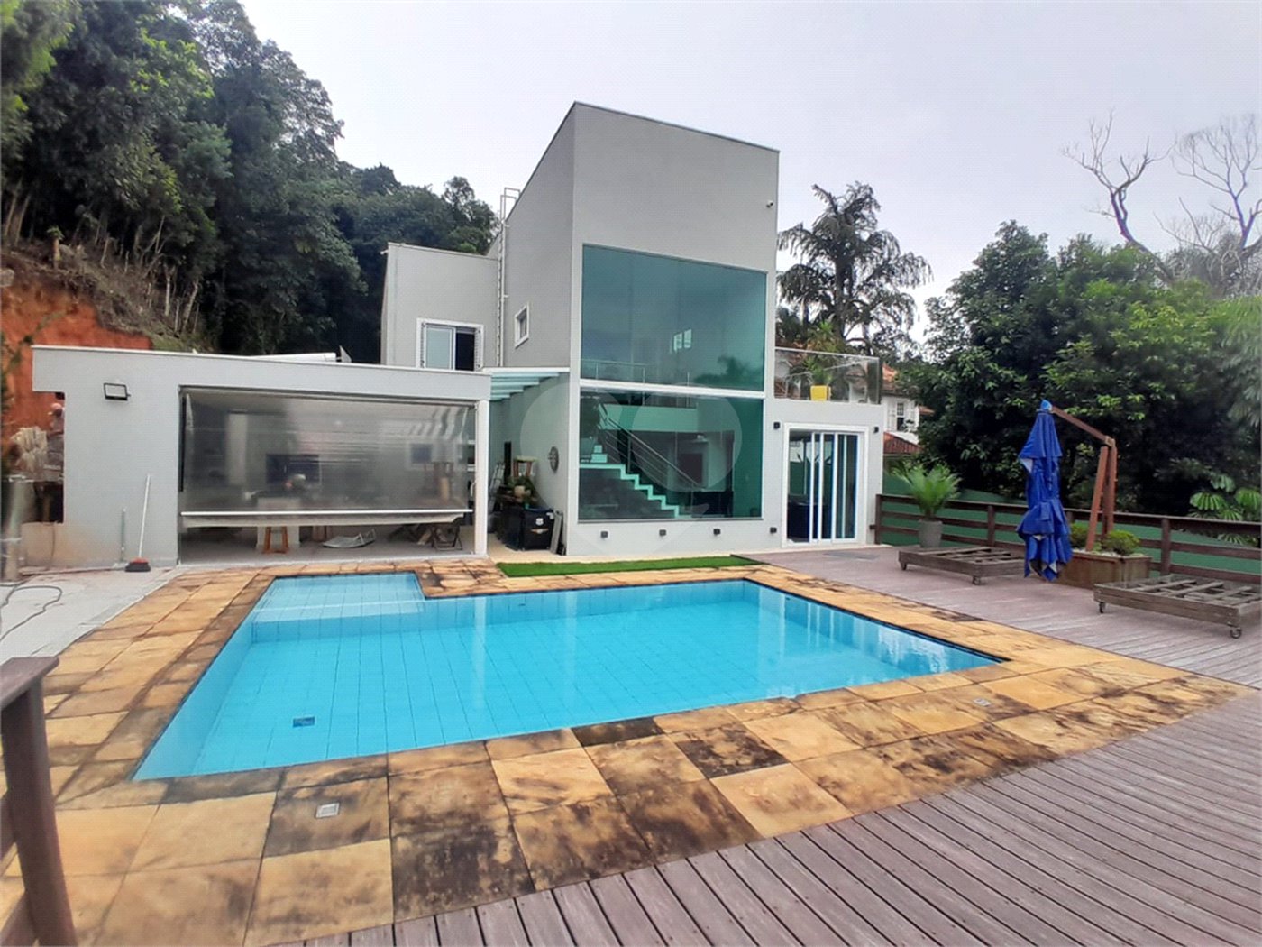 Casa à venda com 3 quartos, sendo 1 suíte,  no condomínio Alpes da Cantareira, Mairiporã - SP